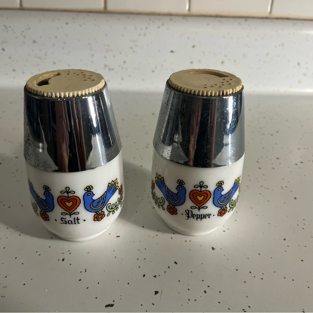 Vintage Milk Glass Gemco Bluebird S&P Shakers